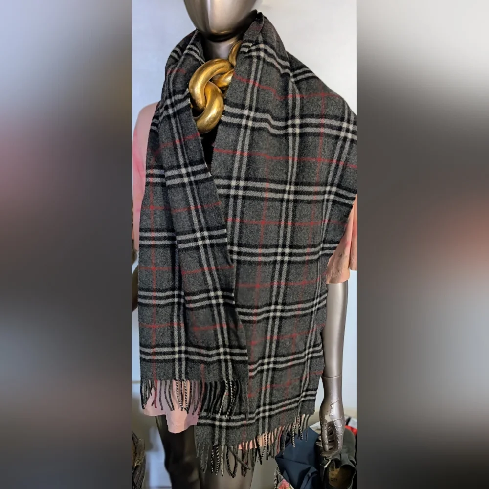 Auth Burberry Lambswool Classic Nova Check Scarf in Grey 🏴